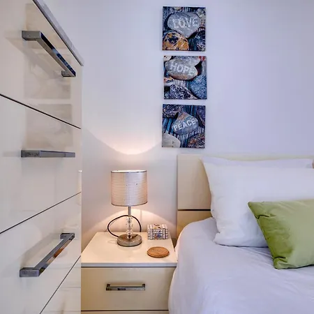Waterfront Gozo Stay Overlooking Marsalforn Bay Apartment *