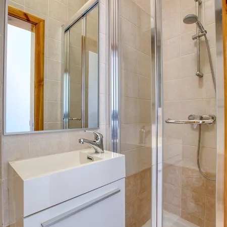 Apartment Waterfront Gozo Stay Overlooking Marsalforn Bay *