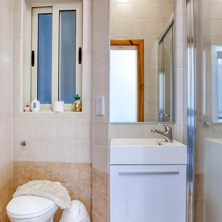 Waterfront Gozo Stay Overlooking Marsalforn Bay