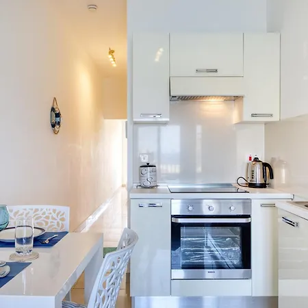 Waterfront Gozo Stay Overlooking Marsalforn Bay *