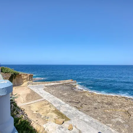 Waterfront Gozo Stay Overlooking Marsalforn Bay *