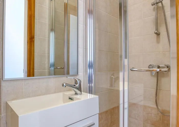 Lejlighed Scenic Gozo With 1br & Balcony Bliss By 360 Estates *